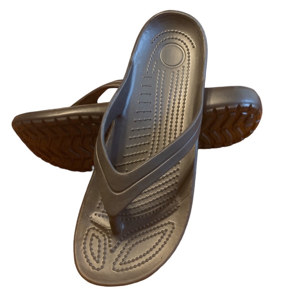 NWOT Temi flip flops